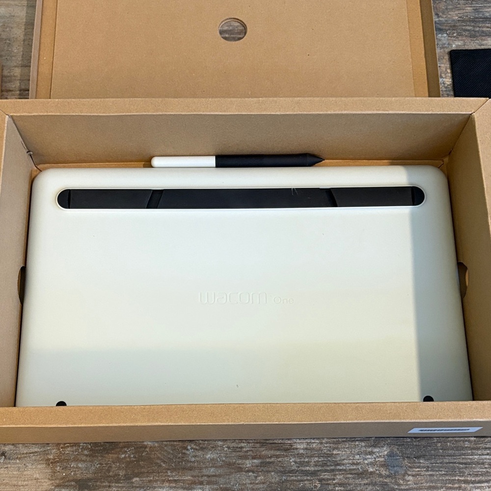 Wacom One Creative Pen Display - Black - Picture 5 of 5